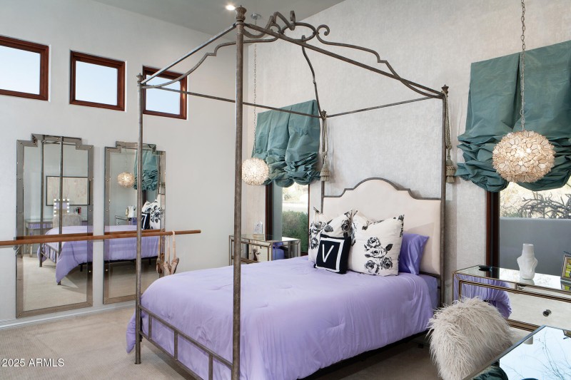 Guest bedroom 1 with ensuite bath