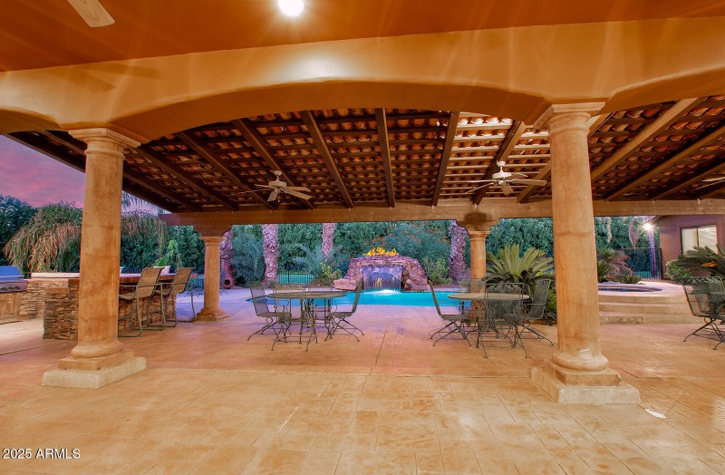 La Valencia Estate
