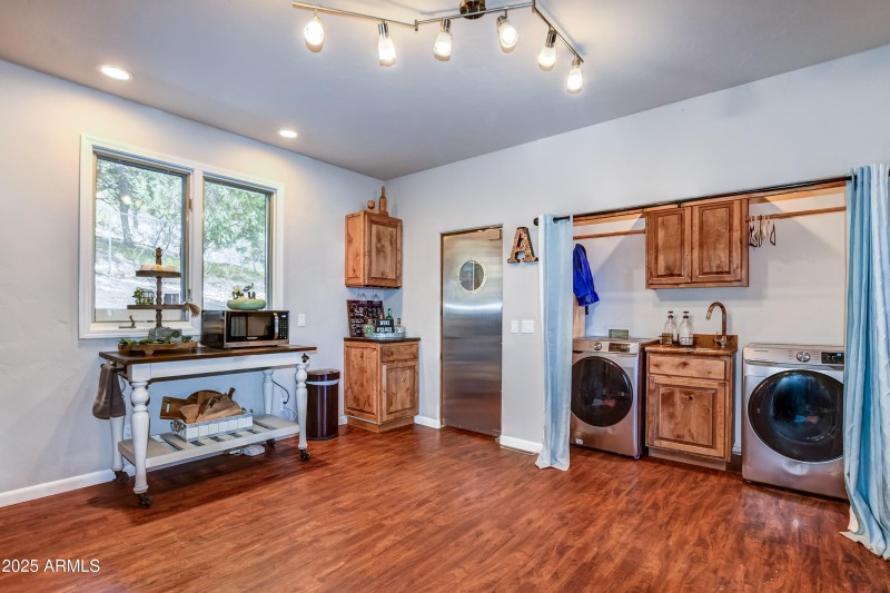24 Butlers Pantry_Laundry