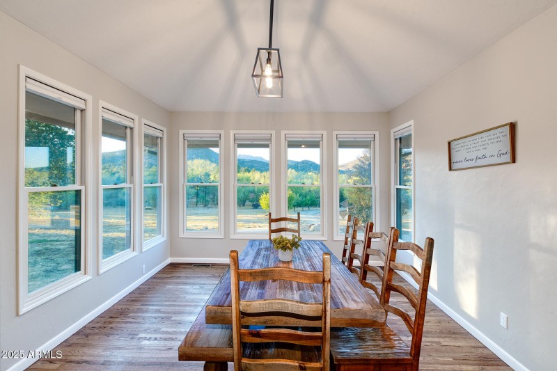 26 Dining Room 1_New BKGRD