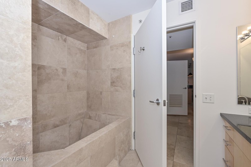 Hall Bath2