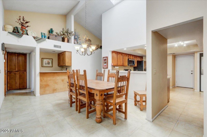 06-Dining Room