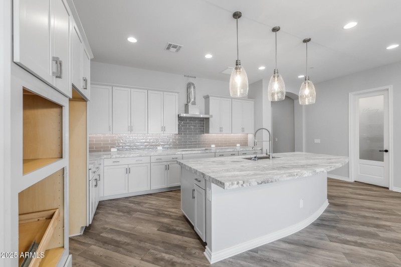 12)KITCHEN