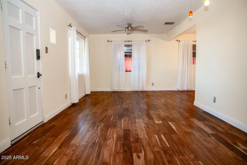 LivingRoom-1