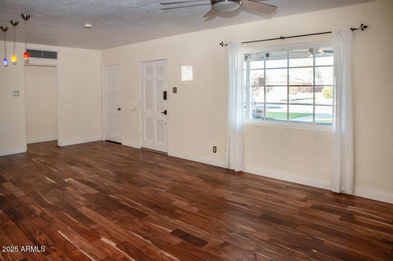 LivingRoom-2