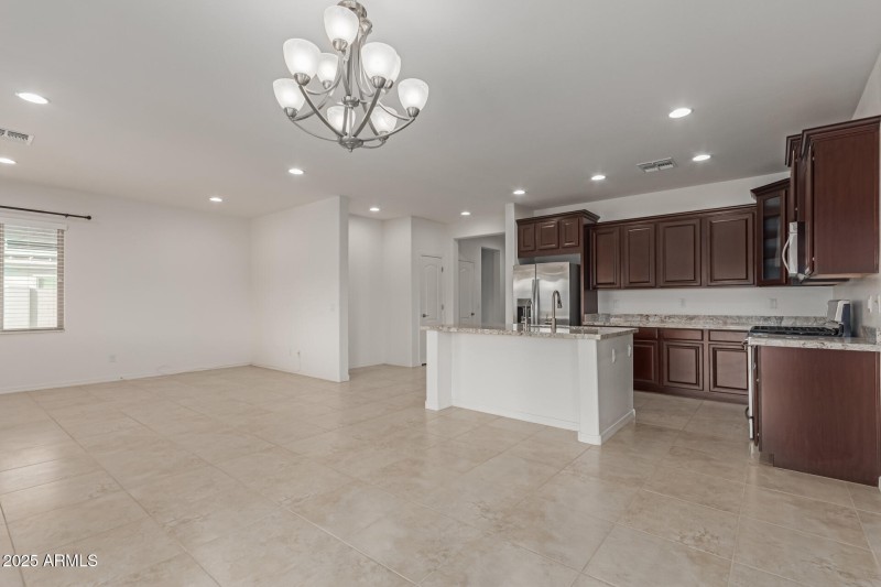 08 Kitchen/Dining