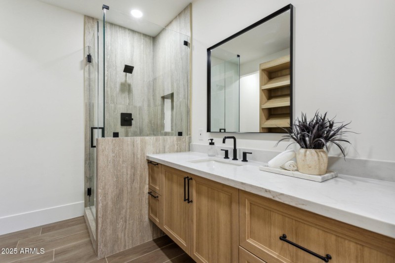 Guest wing full bathroom