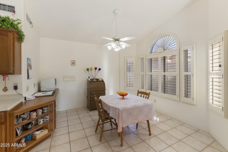Kitchen eating area