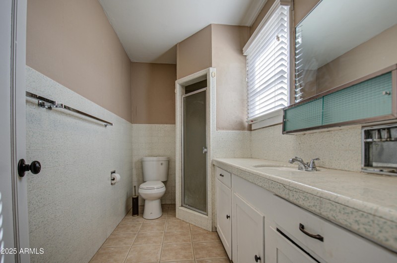 Bathroom 2-pic 1