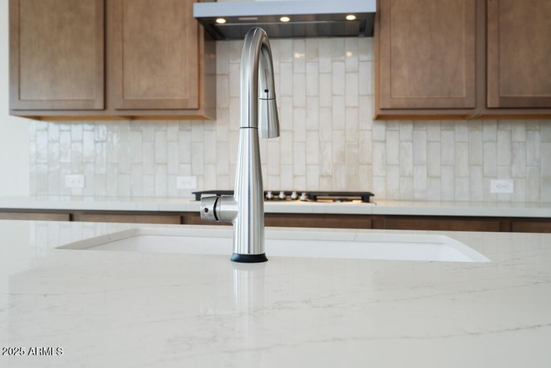 Tri Pointe Blossom Rock 500 - Kitchen-2M