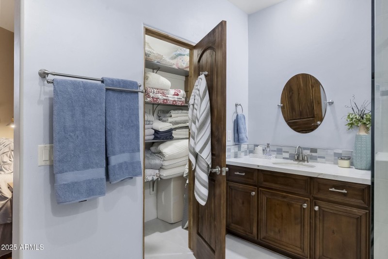 32-Primary Bathroom_5