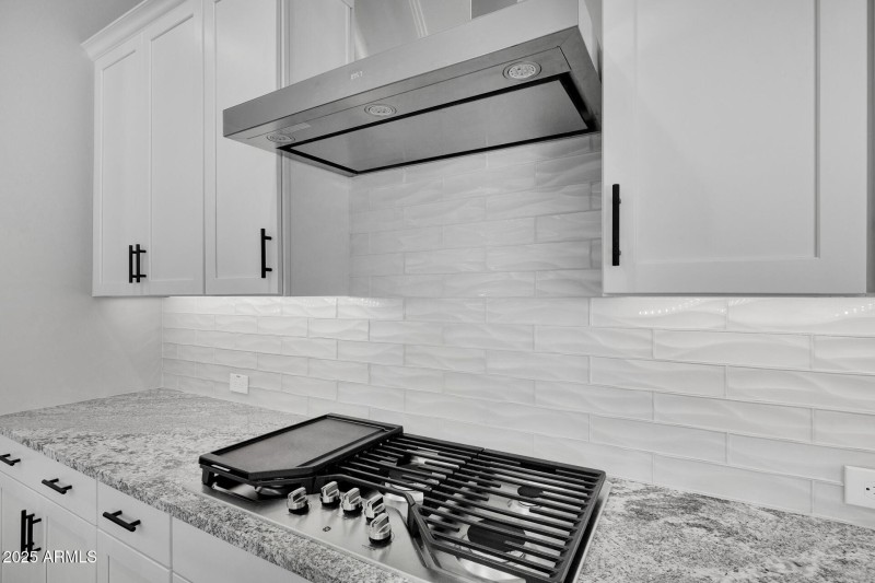 9)KITCHEN