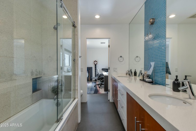 Jack & Jill Bath