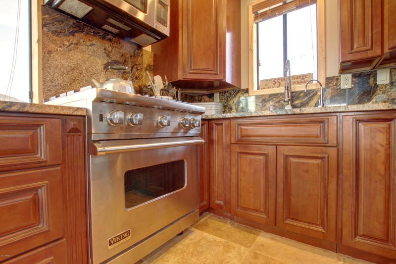CHEF'S KITCHEN