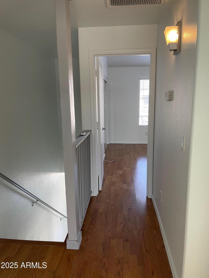 7801 Upstairs Hallway