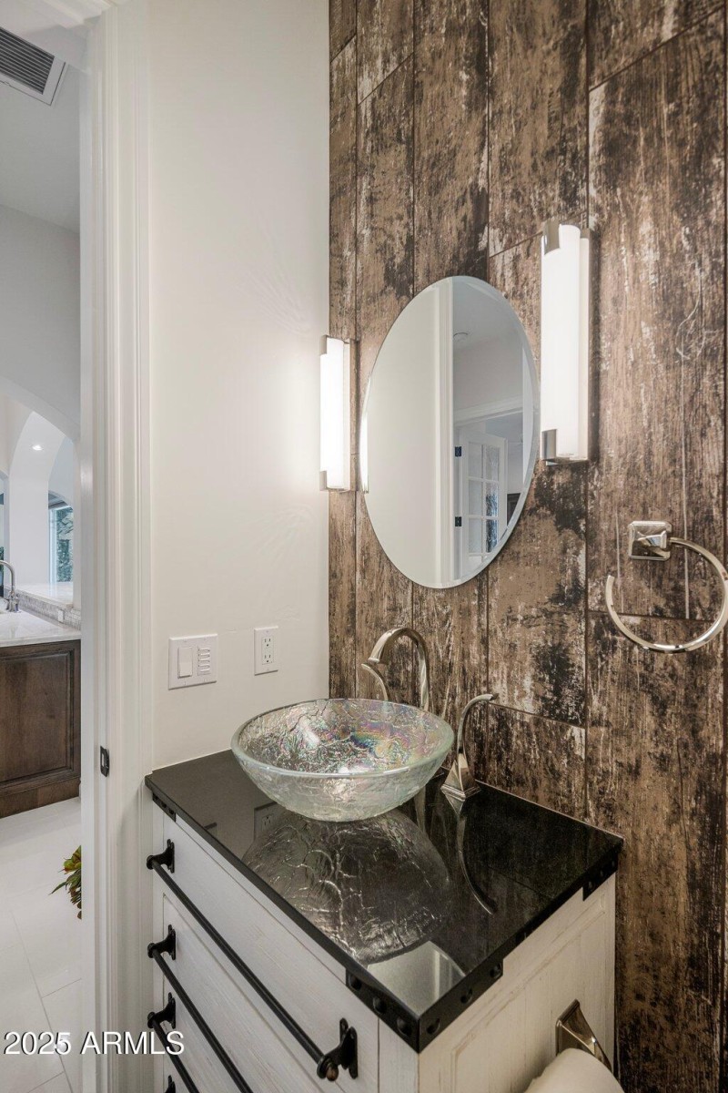 1/2 bathroom