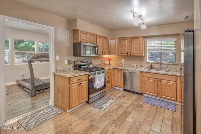 10 Kitchen : Laundry