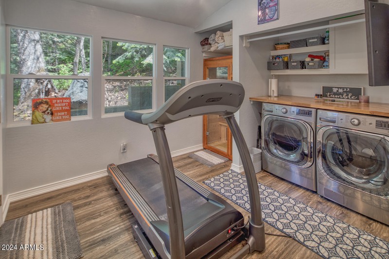 16 Laundry Room