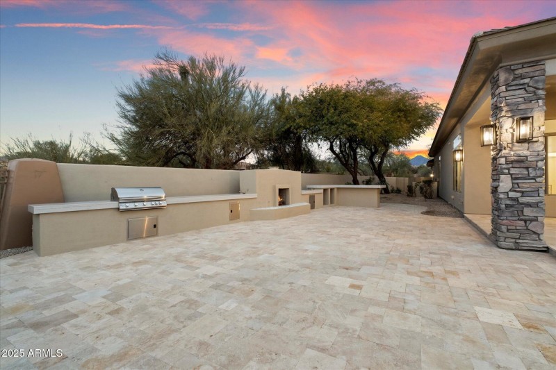 Outdoor Kitchen