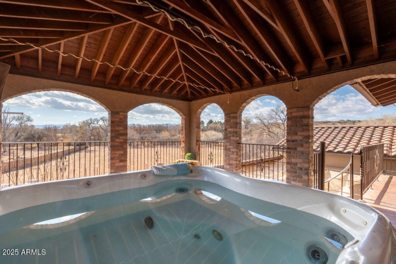 Balcony w/ Hot Tub