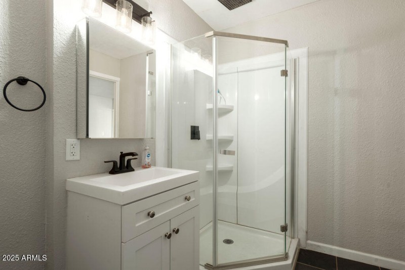 3/4 bath in apartment
