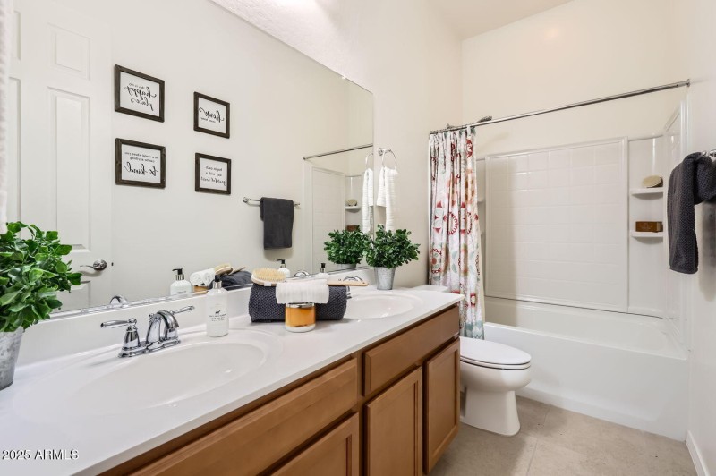 23 Guest Bathroom