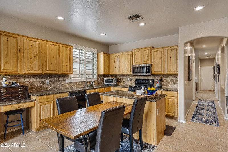 141 W. Roadrunner Dr-14