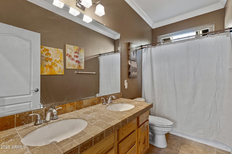 141 W. Roadrunner Dr-21