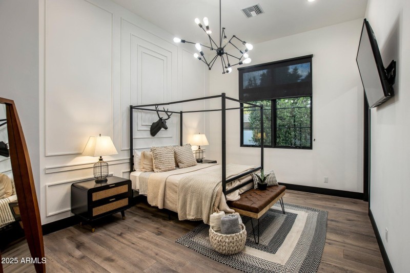 Secondary bedroom