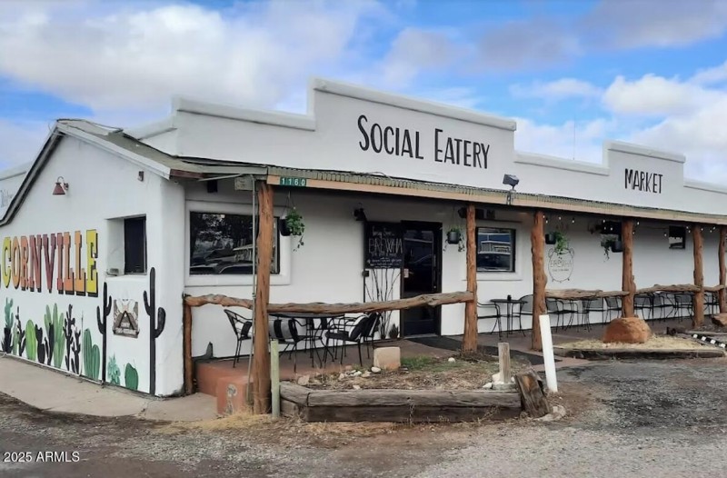 Eateries nearby