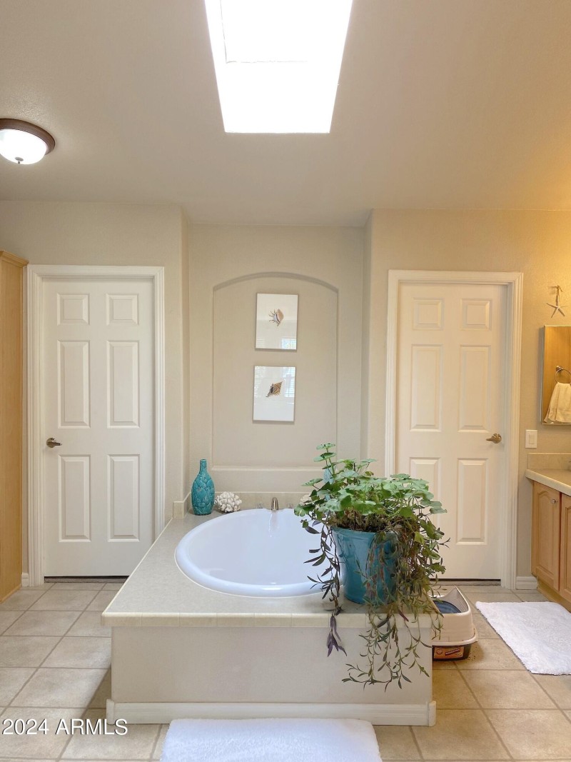 Lovely soaker tub!