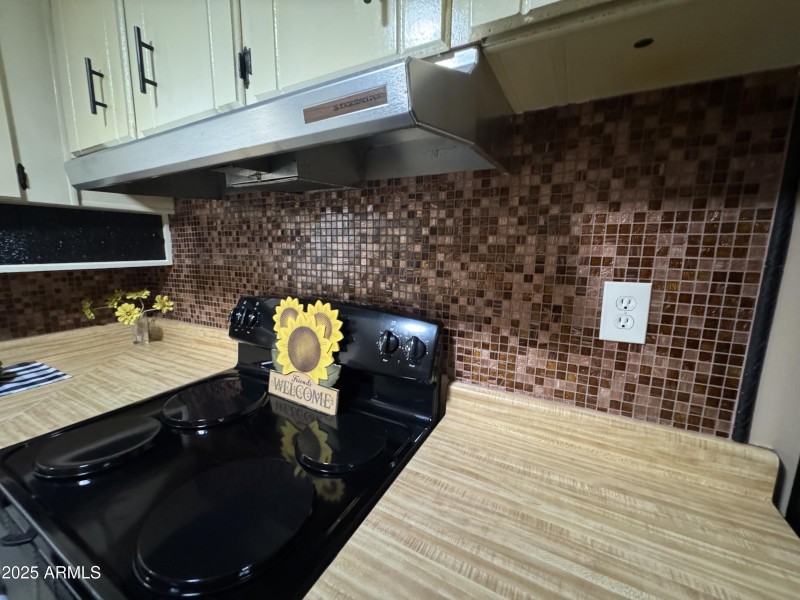 Kitchen Glass Backsplash
