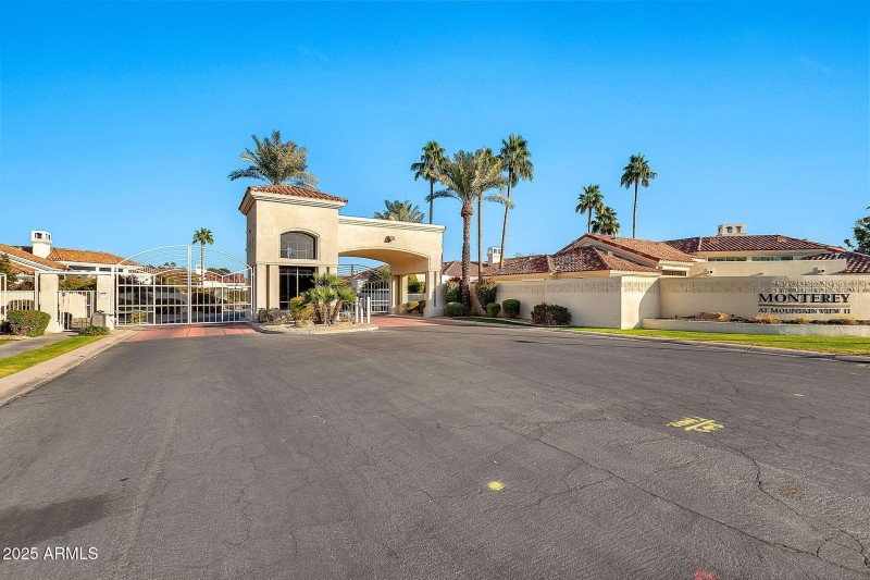10410 N 74th Pl-1