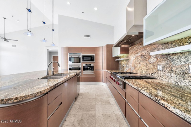 10410 N 74th Pl-22