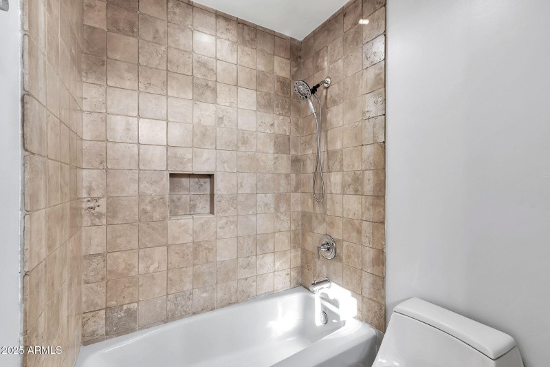 10410 N 74th Pl-40