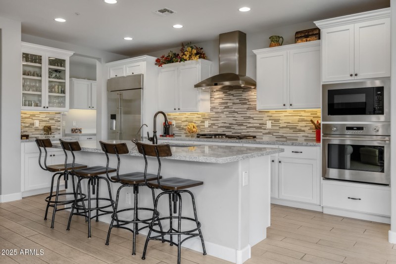 14) KITCHEN