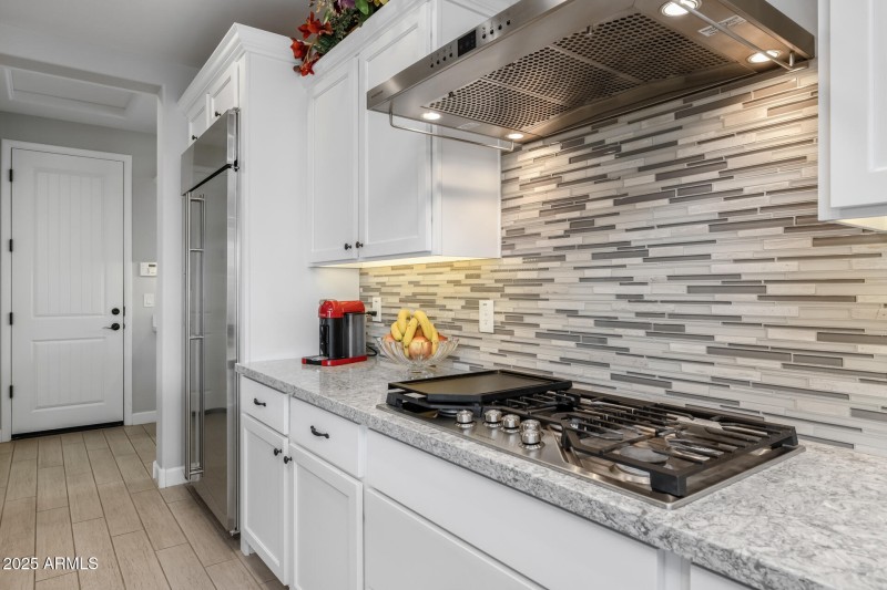 18) KITCHEN