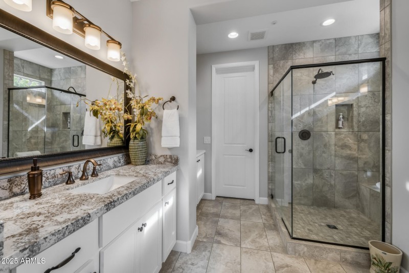 24) MASTER BATH