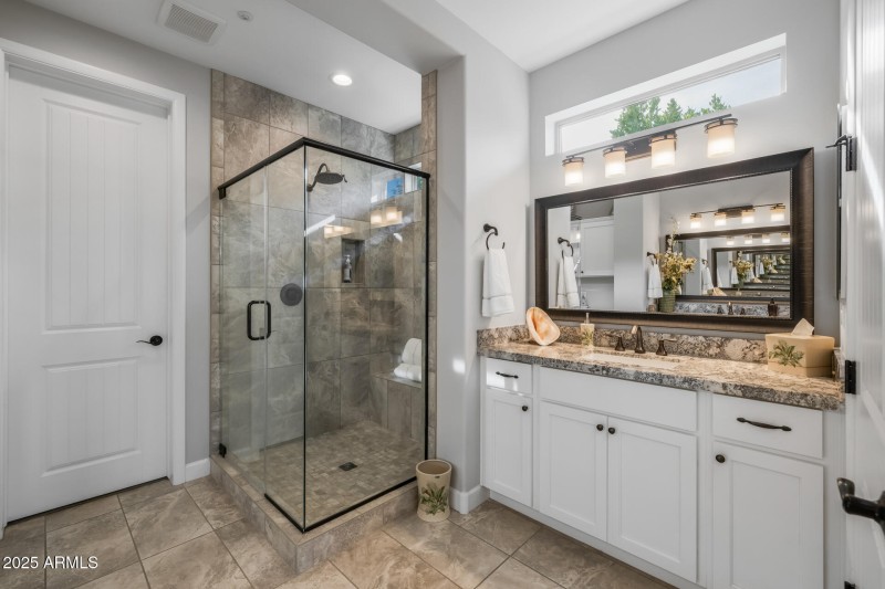 25) MASTER BATH
