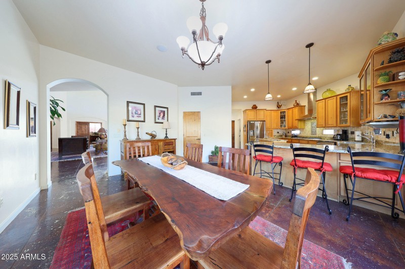 LARGE DINING AREA