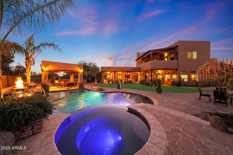 RESORT STYLE BACKYARD