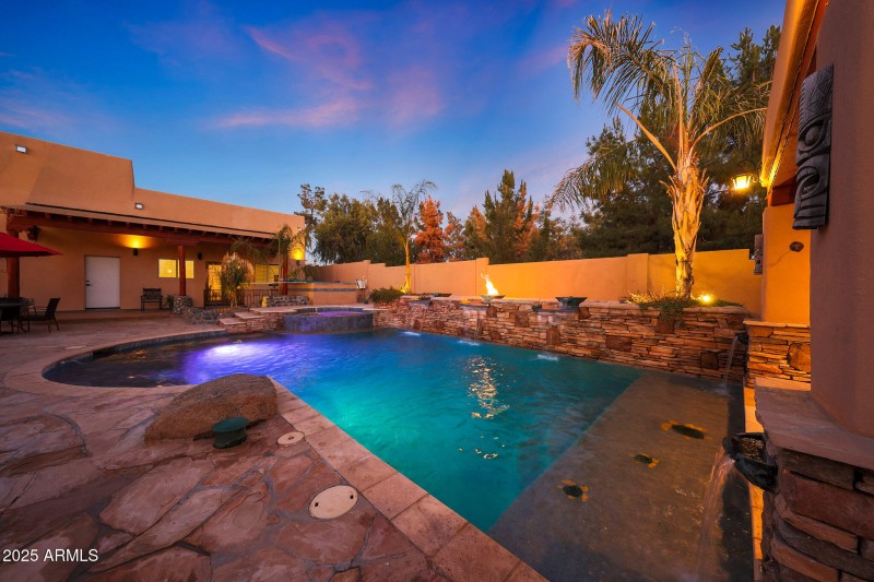 RESORT LIKE POOL