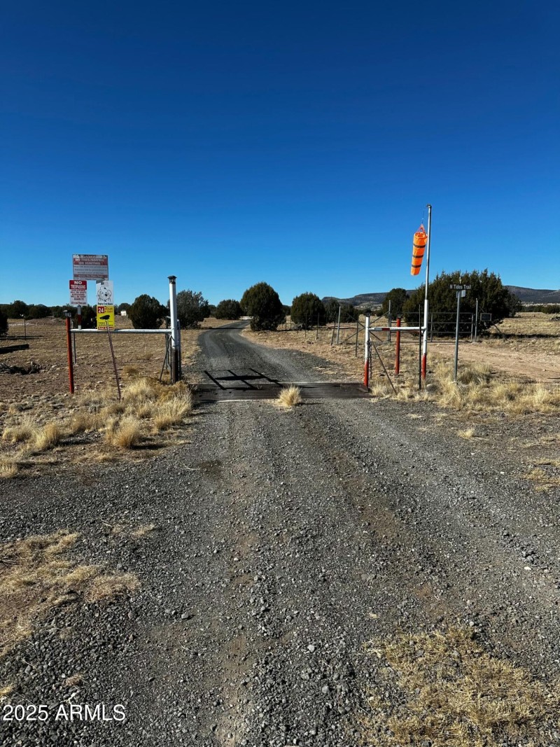 Entrance gate