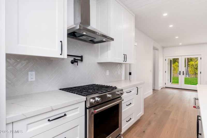 Range & Hood