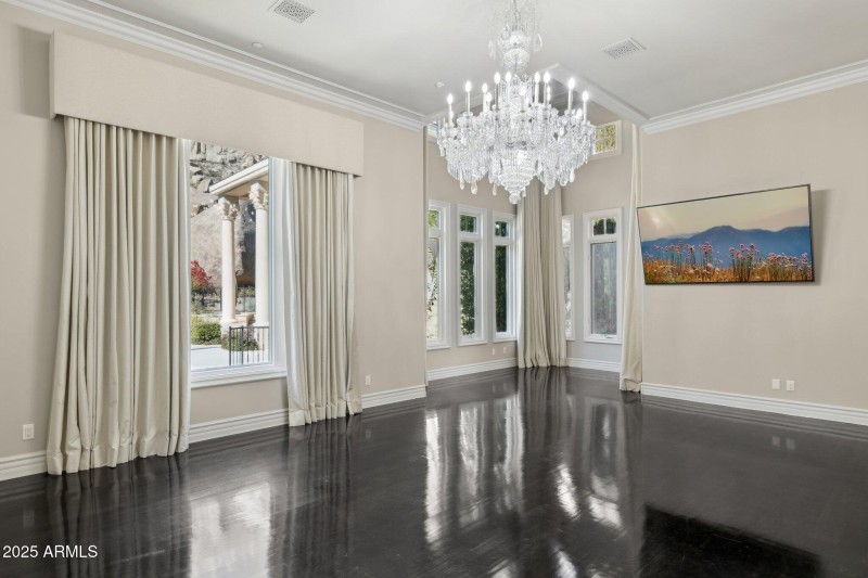 Master Sitting Area
