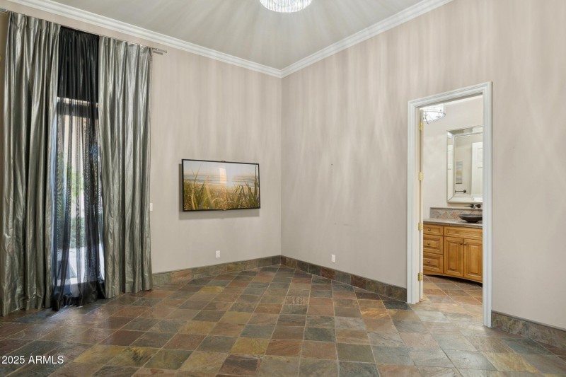 Guest Bedroom 1 Bath Entrance