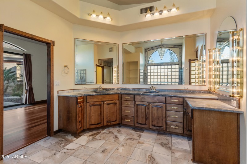 5830 E Restin Rd-22