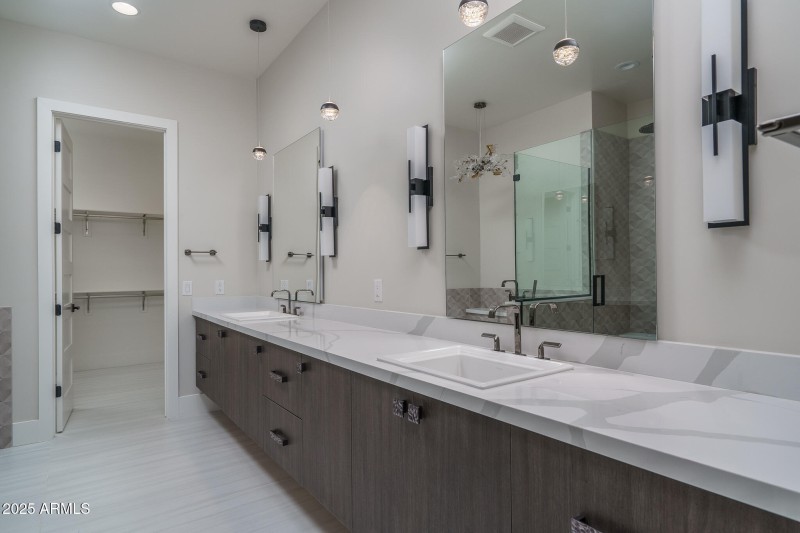 16) PRIMARY BATH