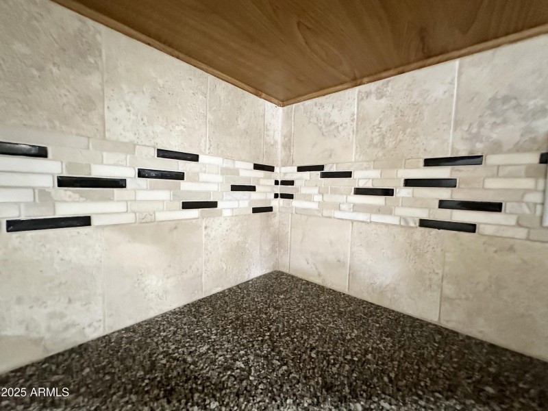 TILE KITCHEN BACKSPLASH