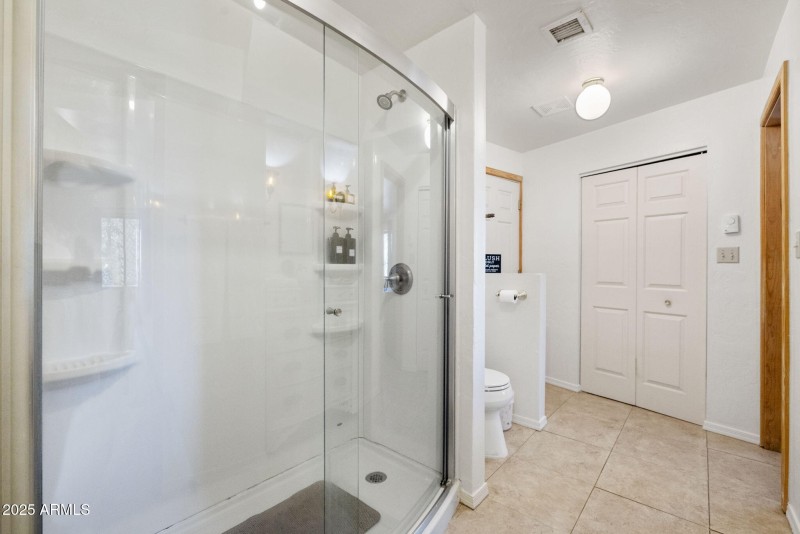 39-Jack and Jill Bathroom (2)